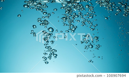 beautiful underwater bubbles background 108907694