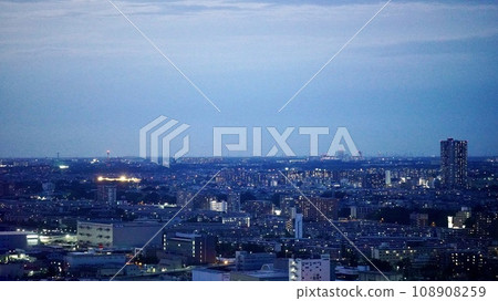 從千葉港塔看千葉市的夜景 108908259