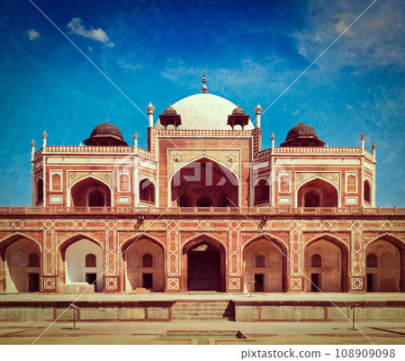 Vintage retro hipster style travel image of Humayun's Tomb with overlaid grunge texture. Delhi, India. UNESCO World Heritage Site. Frontal View 108909098