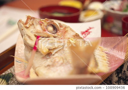Salt-grilled sea bream Salt-grilled sea bream 108909436
