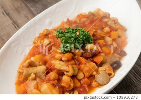 Pork white giblet tomato stew 108910278
