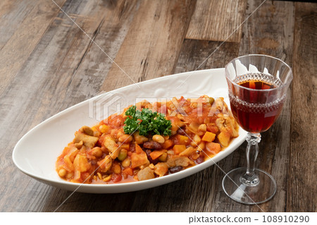 Pork white giblets stew with tomato wine Pork white giblets stew with tomato wine 108910290