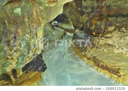[Senbutsu Stalactite Cave] Hiraodai, Kokuraminami-ku, Kitakyushu City, Fukuoka Prefecture 108911320