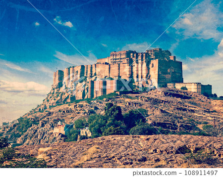 Vintage retro hipster style travel image of Mehrangarh Fort, Jodhpur, Rajasthan, India with grunge texture overlaid 108911497