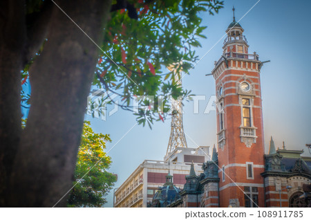 復古建築和路燈 108911785