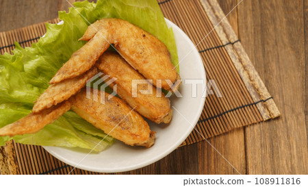 Deep-fried chicken wings Deep-fried chicken wings 108911816