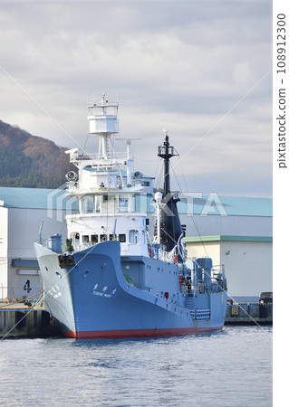 Photographing the scenery of a catcher boat calling at Hakodate Port in Hakodate City, Hokkaido in autumn Photographing the scenery of a catcher boat calling at Hakodate Port in Hakodate City, Hokkaido in autumn 108912300