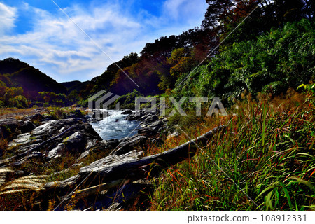 Saitama Prefecture Autumn Nagatoro Valley Scenery of Kotaki rapids Long-second photography Saitama Prefecture Autumn Nagatoro Valley Scenery of Kotaki rapids Long-second photography 108912331