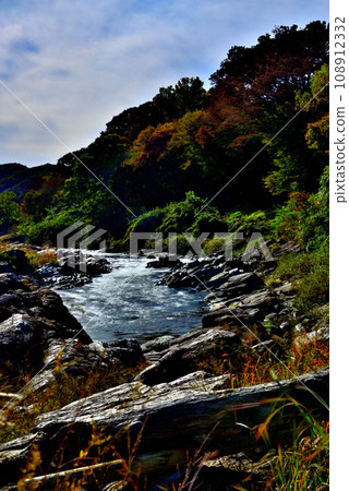 Saitama Prefecture Autumn Nagatoro Valley Scenery of Kotaki rapids Long-second photography Saitama Prefecture Autumn Nagatoro Valley Scenery of Kotaki rapids Long-second photography 108912332