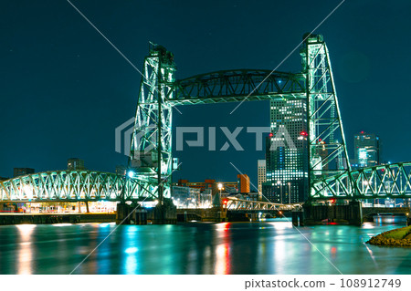 Long Exposure Night Photo of Koninginnebrug Bridge in Rotterdam 108912749