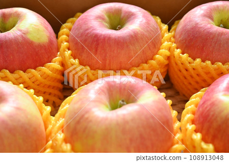 beautiful pink apple in yellow wrap bubble, healthy fruit in the box 108913048