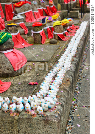 京都紫雲山長法寺六角堂地藏像和鴿子財神像(京都市中京區) 京都紫雲山長法寺六角堂地藏像和鴿子財神像(京都市中京區) 108914854