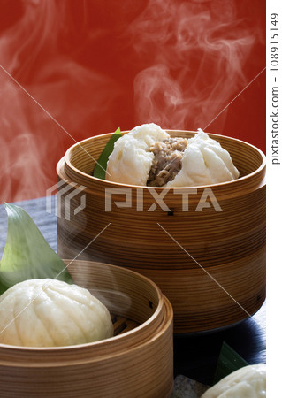 Meat buns, pork buns, Chinese buns, steaming Chinese buns 108915149