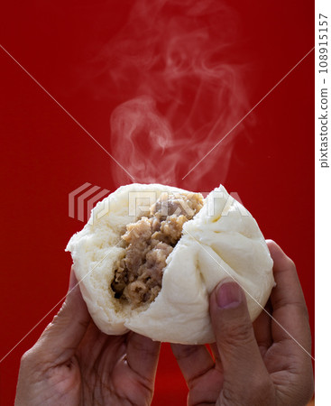 Meat buns, pork buns, Chinese buns, steaming Chinese buns Meat buns, pork buns, Chinese buns, steaming Chinese buns 108915157
