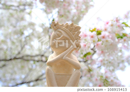 Cherry blossoms and prayers for peace Cherry blossoms and prayers for peace 108915413