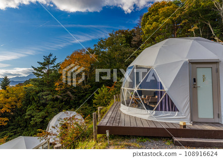 Glamping Dome, a campsite surrounded by autumn mountains 108916624