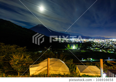 Glamping Dome，被秋季山脈環繞的露營地 108916658