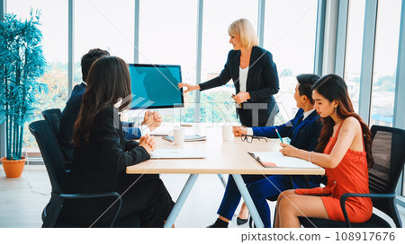 Business people in the conference room with green screen Jivy 108917676
