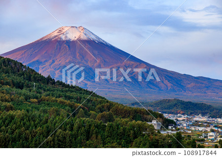 Mt. Fuji in the early morning seen from the campsite on Mt. Mt. Fuji in the early morning seen from the campsite on Mt. 108917844