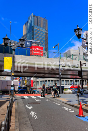 東京都港區六本木的街景(六本木十字路口) 東京都港區六本木的街景(六本木十字路口) 108918588