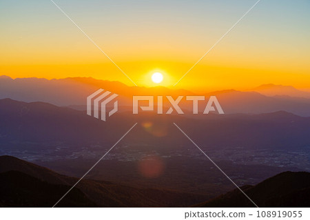 [夕陽素材]秋天從碘嶽山看到的夕陽[長野縣] 108919055