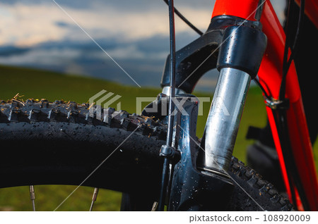 high-speed bicycle disc brake system, perforated disc and caliper, mtb, close-up, mountain bike brake efficiency 108920009