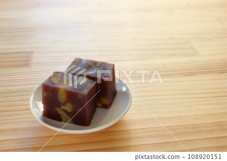 Chestnut steamed yokan placed on a wooden table Chestnut steamed yokan placed on a wooden table 108920151