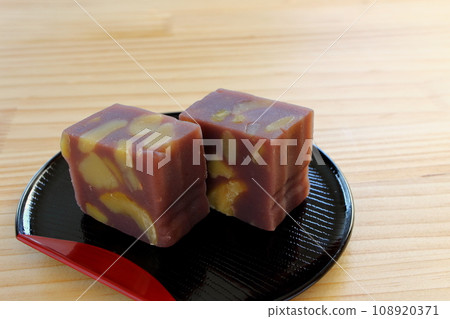 Chestnut steamed yokan served in a half-moon tray on a wooden table 108920371