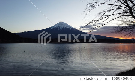 Mt. Fuji sunrise from Lake Tanuki in autumn 108920498