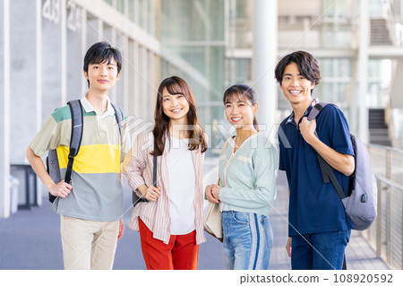 友善的大學生 友善的大學生 108920592