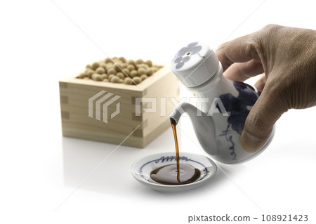 Pour soy sauce into a small plate Pour soy sauce into a small plate 108921423