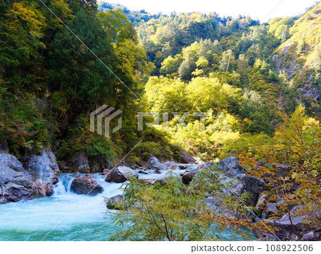 Photo of the route along the cliffs of Kurobe Gorge Shimo no Corridor 108922506