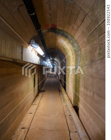 黑部峽谷下之廊道千仁谷水壩內的隧道 黑部峽谷下之廊道千仁谷水壩內的隧道 108922543
