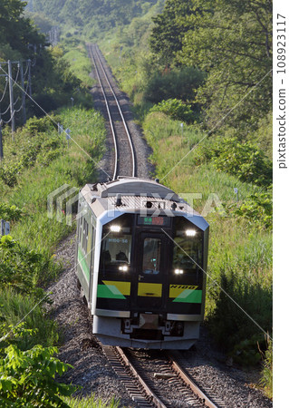 根室本線普通列車 JR 北海道普通柴油火車 H100 DECMO 108923117