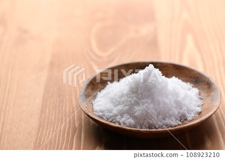 coarse sea salt 108923210