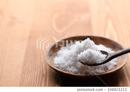 coarse sea salt coarse sea salt 108923212