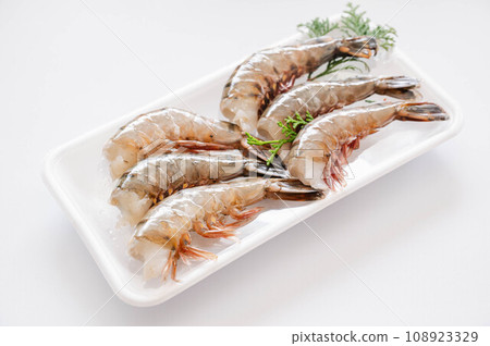托盤中的黑虎 108923329