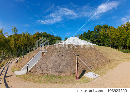 Asuka Village, Takaichi District, Nara Prefecture Kengyushizuka Tumulus and Koshizuka Gomon Tumulus October 23, 2023 108923533