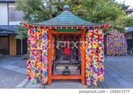 Scenery of Yasaka Koshindo, famous for its colorful Kukuri monkeys 108923577