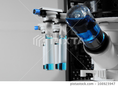 Medical device for testing ampules with chemical solvent  108923947