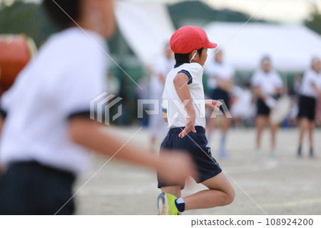 Elementary school student running at athletic meet Elementary school student running at athletic meet 108924200