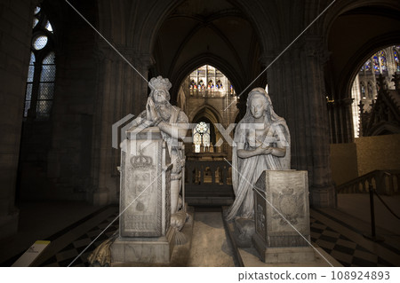 statue of Louis XVI and Marie-antoinette in basilica of saint-denis statue of Louis XVI and Marie-antoinette in basilica of saint-denis 108924893