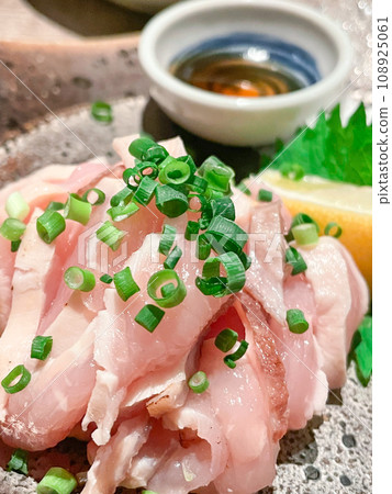 Kyushu specialty, chicken sashimi 108925061