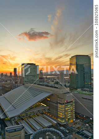 [Osaka Prefecture] October: Osaka Station and evening view [Urban landscape of Osaka] 108925065