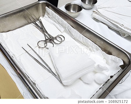 Set of surgical instruments on a hospital table Set of surgical instruments on a hospital table 108925172