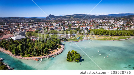 Aerial view of Annecy city Centre, gardens of Europe or jardins de l europe, in Haute Savoie, France 108928786