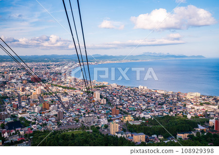 (北海道)從函館山纜車看到的函館市景 (北海道)從函館山纜車看到的函館市景 108929398