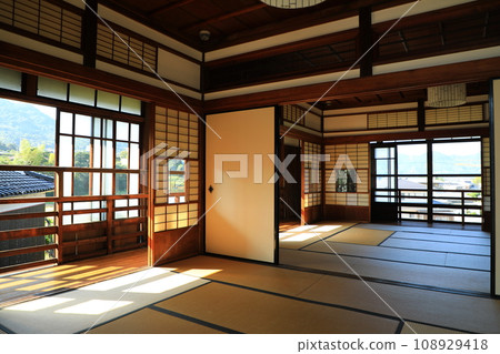 A sunny summer morning in a Japanese-style room bathed in sunlight (Hagi City, Yamaguchi Prefecture, Japan) A sunny summer morning in a Japanese-style room bathed in sunlight (Hagi City, Yamaguchi Prefecture, Japan) 108929418