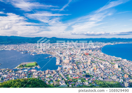 (Hokkaido) Hakodate cityscape seen from Mt. Hakodate Observation Deck (Hokkaido) Hakodate cityscape seen from Mt. Hakodate Observation Deck 108929490