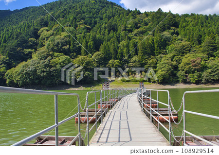 [Tokyo] Drum Can Bridge on Lake Okutama (Ruura Floating Bridge) 108929514